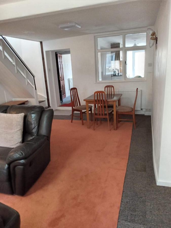 2 Bedroom Cottage In Porthcawl Exterior foto